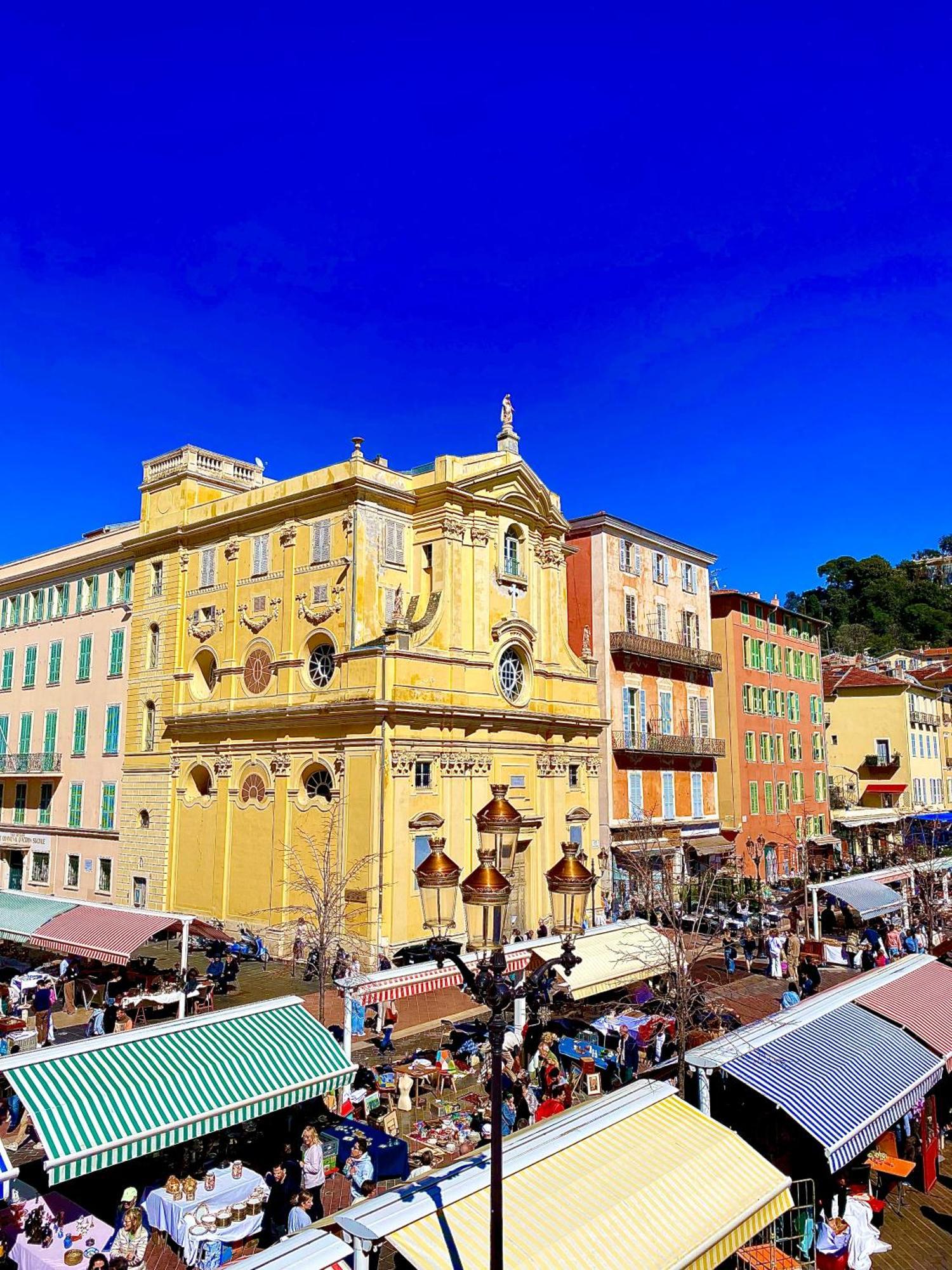 Avec Cinema A 200m De La Nizza